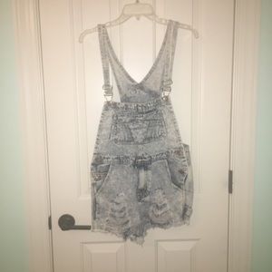 Acid wash denim overalls! Size large. NWOT!